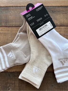 ⭐️NWT Women's Adidas Cushioned Quarter Socks (3 pack)